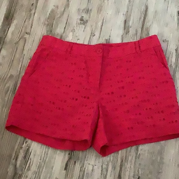 Madison hot pink shorts 100% cotton size 8 holes designs 2 front pockets.🌺🌺 - Picture 6 of 11